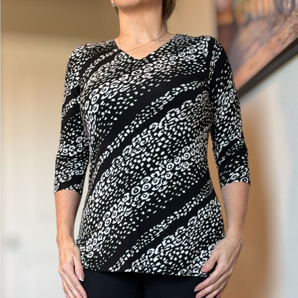 Belle by Kim Gravel Black and White Long Sleeve Top